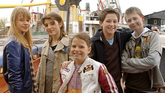 Pfefferkörner, 3. Generation: Lilly (Laura Gabriel), Yeliz (Mira Lieb), Marie (Nina Flinn), Laurenz (Tim Tiedemann) und Karol (Moritz Glaser). © NDR/Studio Hamburg 