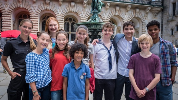 Gruppenbild mit alten und neuen Pfefferkörner, die in Folge 200 zusammenarbeiten. © NDR Foto: Boris Laewen