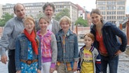 Jan (Matthias Klimsa), Emma (Aurelia Stern), Nina
(Carolin Garnier), Hannes (Jörn Knebel), Max (Bruno Alexander), Henri (Sammy O’Leary) und Svenja (Stefanie Schmid). © NDR/Romano Ruhnau 