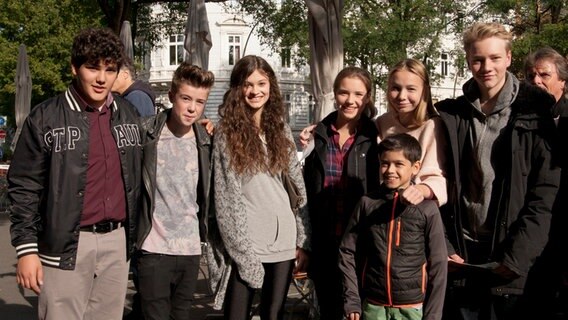 Danilo Kamber, Jaden Dreier, Merle de Villiers, Carolin Garnier, Emilio Sanmarino, Martha Fries und Bruno Alexander beim Michel Filmfest 2014 © NDR Foto: Claudia Timmann