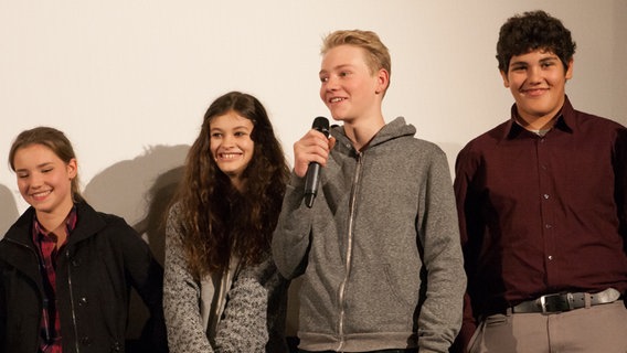 Carolin Garnier, Merle de Villiers,  Bruno Alexander und Danilo Kamber auf der Abatonbühne beim Michel Filmfest 2014 © NDR Foto: Claudia Timmann