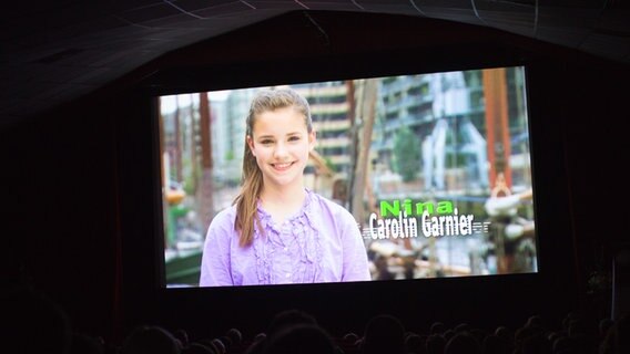 Carolin Garnier auf der Kinoleinwand beim Michel Filmfest 2014. © NDR Foto: Claudia Timmann