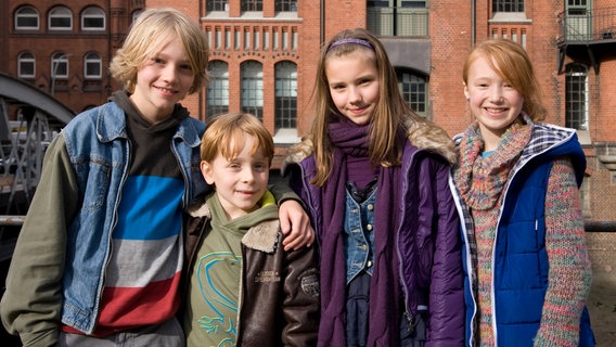 Pfefferkörner, 5. Generation: Max (Bruno Alexander), Henri (Sammy O'Leary), Nina (Carolin Garnier) und Emma (Aurelia Stern) © NDR Foto: Claudia Timmann