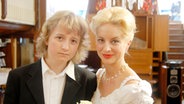Rasmus ( Julian Winterbach) und seine Mutter Lene © NDR/Romano Ruhnau 