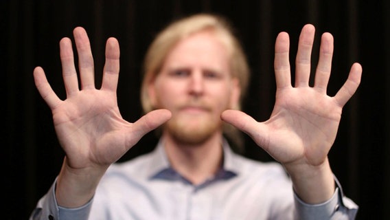 Unsere Hände: ein Wunderwerk der Anatomie. Wie wichtig sie sind, merken wir oft erst, wenn sie nicht mehr funktionieren. © NDR/lobo m. 