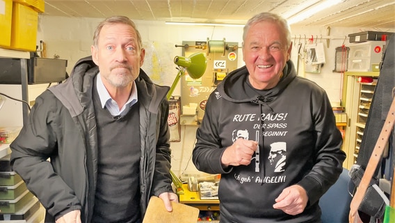 Horst Hennings und Heinz Galling in Horsts Angel-Keller. © NDR 