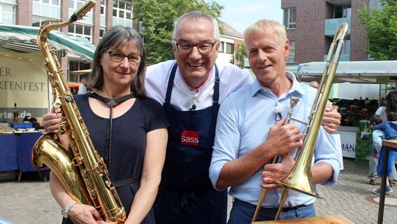 Rainer Sass und die Big Band Musiker Johann Kammann, Christel Worthmann © NDR/dmfilm/Florian Kruck 