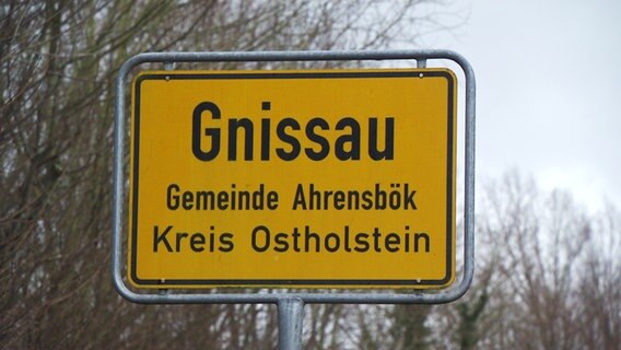 Ortseingangsschild von Gnissau im Kreis Ostholstein © NDR 