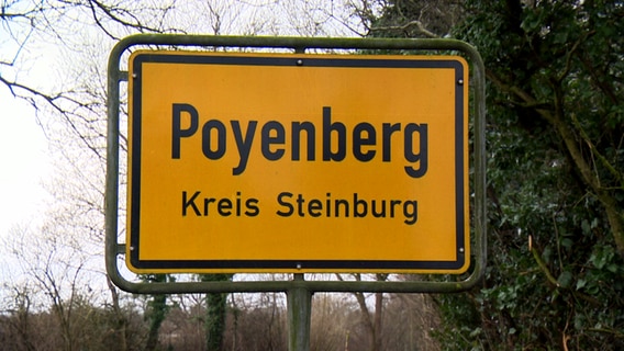 Ortsschild vom Dorf Poyenberg im Kreis Steinburg © NDR / SH Magazin 