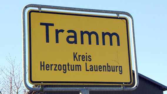 Ortsschild von Tramm im Kreis Herzogtum Lauenburg. © NDR / SH Magazin 