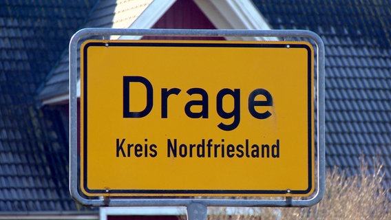 Ortsschild von Drage im Kreis Nordfriesland. © NDR / SH Magazin 