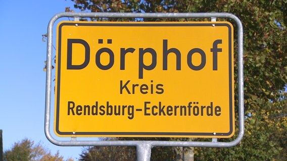 Das Ortsschild von Dörphof im Rendsburg-Eckernförde © NDR / SH Magazin Foto: Screenshot