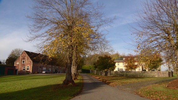 Das Ortsschild von Dunkelsdorf im Kreis Ostholstein © NDR / SH Magazin Foto: Screenshot