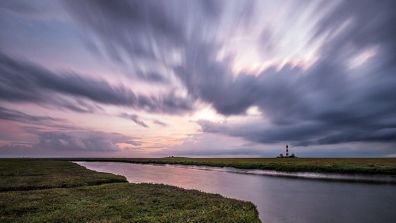 Schnelle Wolkenbewegungen vor Westerhever. ©  Bernd Kupper Foto:  Bernd Kupper