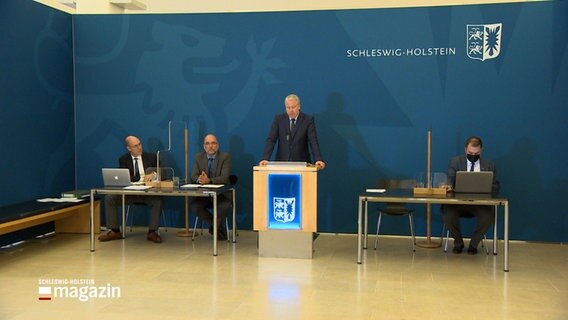 Landtagsabgeordneter Jörg Nobis (AfD) spricht bei einer Pressekonferenz im Kieler Landeshaus. © NDR 