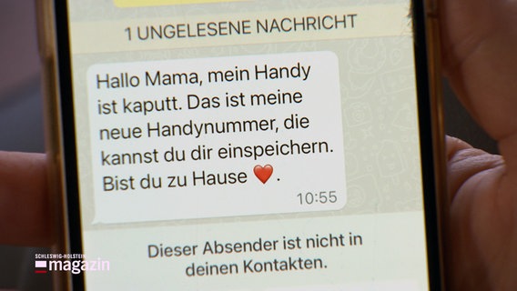 Eine WhatsApp-Nachricht ist auf einem Smartphone zu sehen. © NDR 