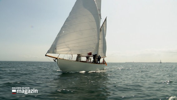 Eine Segelyacht ist auf der Ostsee bei Neustadt unterwegs. © NDR 