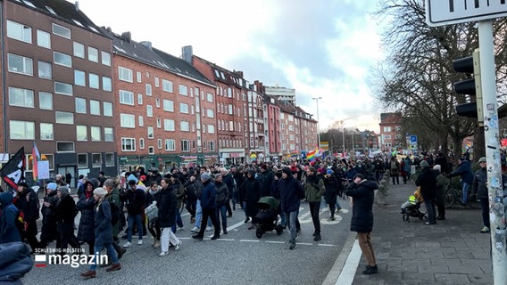 Demonstrierende bei einer Demonstration gegen Rechts in Kiel. © NDR 