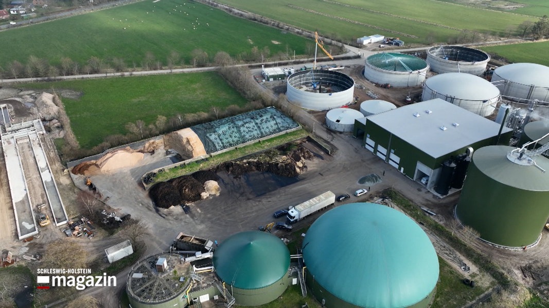 Eine Biogasanlage in Osterby aus der Luft.