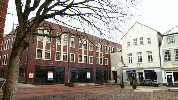 Ein ehemaliges Warenhaus in Rendsburg, welches heute zum Seniorenheim umgebaut wurde © Screenshot Schleswig-Holstein Magazin 