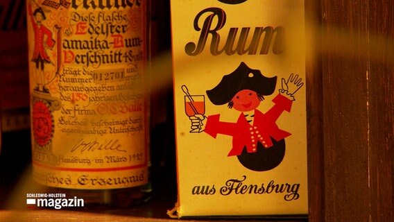 Das Logo "Rum aus Flensburg" auf einer Flasche © NDR 