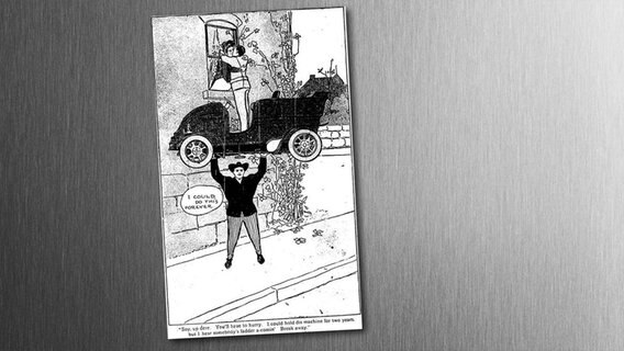 Comic-Figur Hugo Hercules hebt mit reiner Muskelkraft ein Auto hoch. © Gemeinfrei 