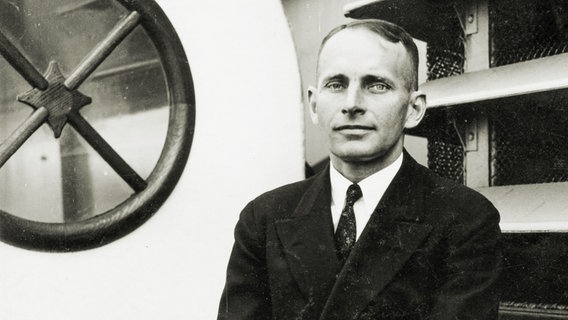 Wolfgang von Gronau 1930 nach seinem Atlantikflug auf der Heimreise nach Deutschland an Bord eines Hapag Lloyd-Dampfers. © picture alliance Foto: akg-images