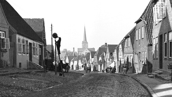 Archivbild von Bad Segeberg vor 100 Jahren, im Hintergrund ist eine Kirche © NDR / SH Magazin 