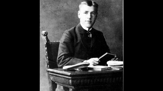 Archivbild Lehrer Jürgen Thode aus Bad Segeberg vor 100 Jahren Archivbild Lehrer Jürgen Thode aus Bad Segeberg vor 100 Jahren © NDR / SH Magazin