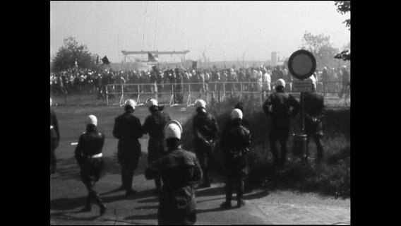 Ein Archivbild zeigt die Demonstration vor dem Kieler Landeshaus 1969 © NDR Archivmaterial / SH Magazin 