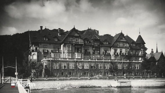 Eine historische schwarz-weiß Aufnahme zeigt das Gebäude des Instituts für Weltwirtschaft in Kiel. © NDR 