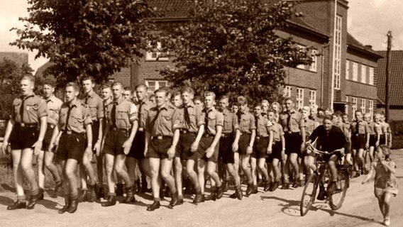 Eine Gruppe von Jugendlichen zur Zeit des Nationalsozialismus in Niebüll. © NDR Foto: NDR