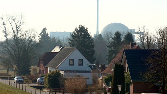 Der Rückbau des Kernkraftwerks Unterweser im Landkreis Wesermarsch hat mit dem Abbau des im Jahr 2011 abgeschalteten Reaktors begonnen. © NDR/Jörg Teiwes 