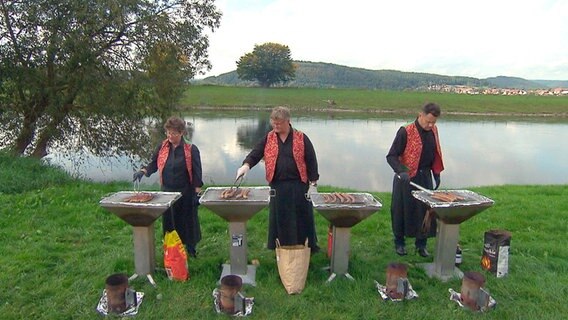 Für viele Menschen ist Grillen eine Leidenschaft. © NDR/AZ MEDIA TV GmbH 
