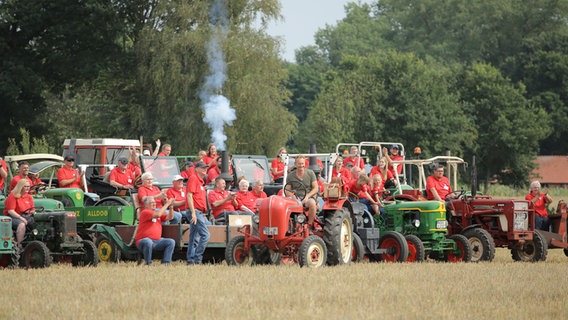 Die Treckerfreunde in Nordhorn. © NDR 