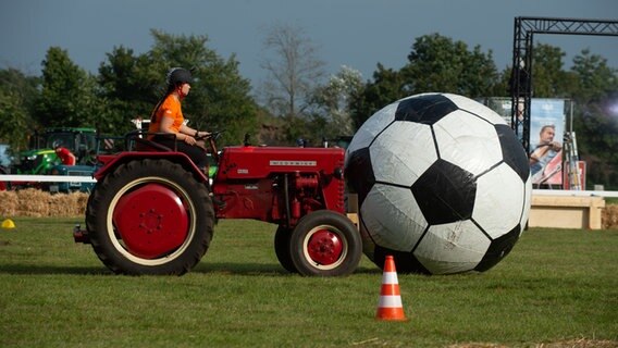 Trecker-Fußball © NDR 