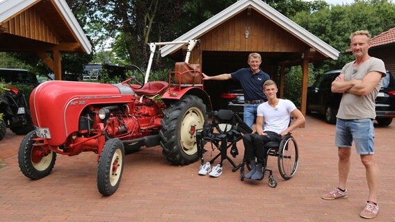 Sven und Linus mit Vater Rudi Reinermann. © NDR 