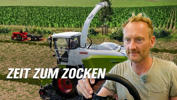 Screenshot aus dem Computerspiel Landwirtschaftssimulator. Auf einem Feld fahren ein roter Porsche-Trecker und ein grüner Mähdrescher.  