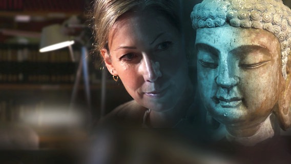 Montage eines Porträts der Provenienzforscherin Dr. Kathrin Kleibl und eines chinesischen Buddha-Kopfes. © NDR 