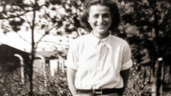 Anita Lasker-Wallfisch 1945. Sie wurde von den Engländern aus dem KZ Bergen-Belsen befreit. © NDR/ECO Media TV-Produktion GmbH/privat 