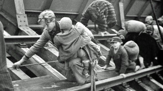 Einfach nur weg! - Hunderttausende auf der Flucht in Richtung Westen. © NDR/National Archive and Records Administration Washington 