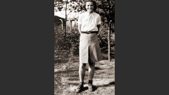 Anita Lasker-Wallfisch 1945. Sie wurde von den Engländern aus dem KZ Bergen-Belsen befreit. © NDR/ECO Media TV-Produktion GmbH/privat 