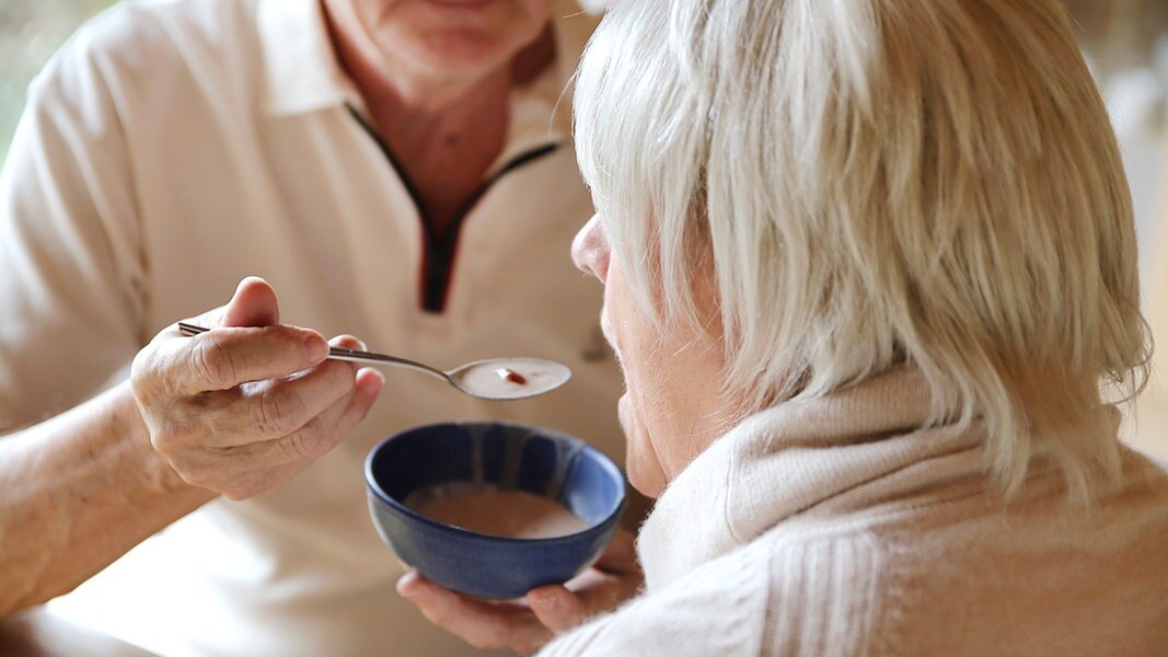 Pflegefall in der Familie Hilfe für Angehörige NDR.de Ratgeber Gesundheit