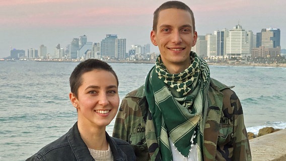 Patrycja und Eryk in Tel Aviv © NDR/MDR/Jan Tenhaven 