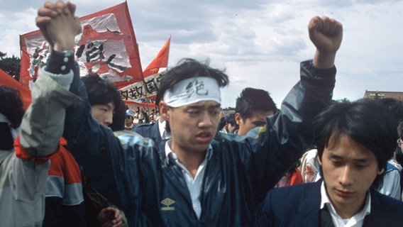 Studentenführer Wuer Kaixi 1989 auf dem Tiananmen-Platz in Peking.  Foto: Edgar Bauer