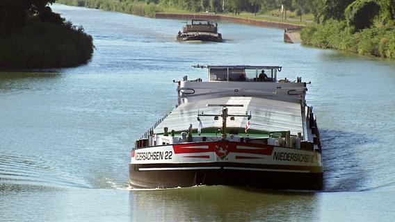 Der Mittellandkanal - die längste künstliche Wasserstraße in Deutschland verbindet Rhein, Ems, Weser und Elbe. Der Mittellandkanal - die längste künstliche Wasserstraße in Deutschland verbindet Rhein, Ems, Weser und Elbe. © NDR/TV Plus/Arwid Wolter