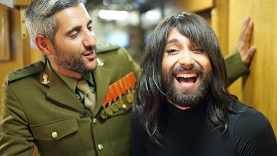 Michel Abdollahi (l.) und Conchita Wurst. © NDR 