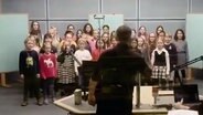 Screenshot aus dem mittlerweile gelöschten WDR-Clip eines Kinderchores. © WDR 