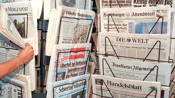 Verschiedene Zeitungen © dpa Foto: Markus Beck