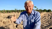 Mas Masumoto ist Bio-Bauer im Central Valley in Kalifornien, dem Obstgarten Amerikas. Seine Felder leiden unter der schlimmen Dürre im Westen der USA. Hedge Fonds wollen seine Wasserrechte kaufen. © NDR/Anna Julia Leier 
